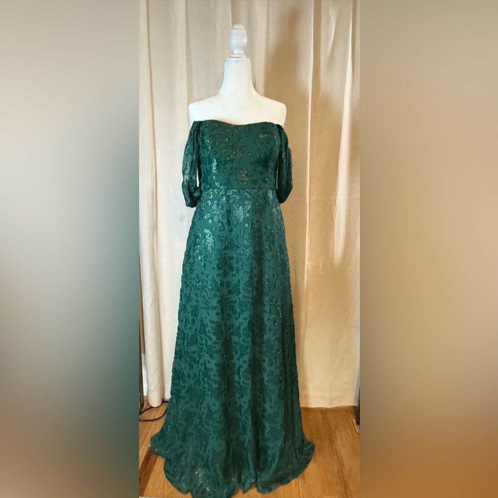 Elegant Green Off-Shoulder Lace Dress
